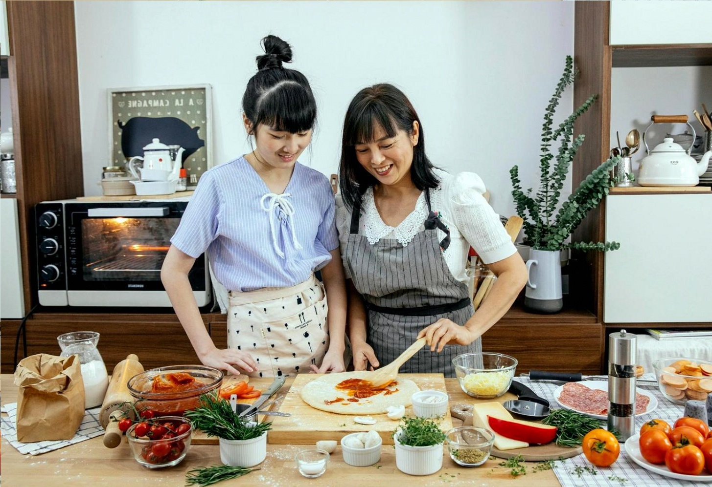 Podcasts and Newsletters That Keep Experienced Cooks Thinking About Fast Food Differently